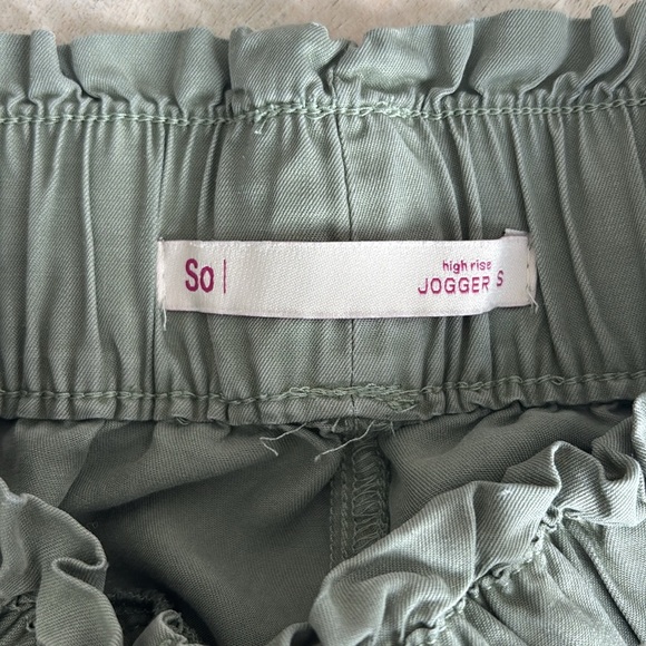 SO woman’s high rise joggers light green with pockets- super soft & comfortable - Picture 4 of 5